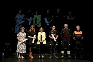 La UJI entrega las distinciones extraordinarias a Paula Bonet, el Consorcio Provincial de Bomberos y el Aula Debate Mujeres del Grao