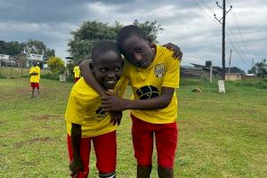 La solidaridad campellera llega a Uganda en forma de equipamientos de fútbol