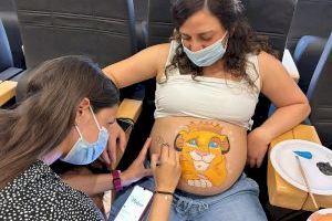 El Hospital Universitario del Vinalopó retoma los talleres de pintura y dibujo para mujeres embarazadas