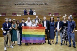 Compromís exige a Les Corts que cuelgue la bandera del Orgullo LGTBI