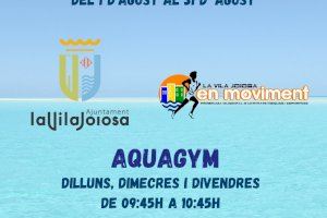 Empiezan las clases gratuitas de aquagym y pilates en la playa centro de la Vila Joiosa