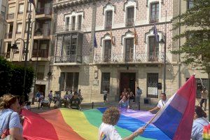PP-Vox prohíben la bandera LGTBI en el balcón del Ayuntamiento de Crevillent