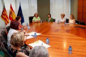 El comité de Casa de la Dona se da cita en el Ayuntamiento de Torrent