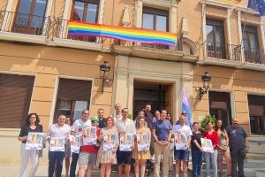 Elda se suma al Día Internacional del Orgullo con la colocación de la bandera arco iris en el Ayuntamiento y la lectura de un manifiesto