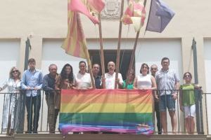 La bandera arcoíris ondea en Moncofa e inicia los actos por el Día del Orgullo