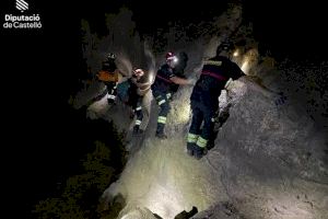 El difícil rescate en el barranco de Maimona en Montanejos a una mujer que se lesionó el pie