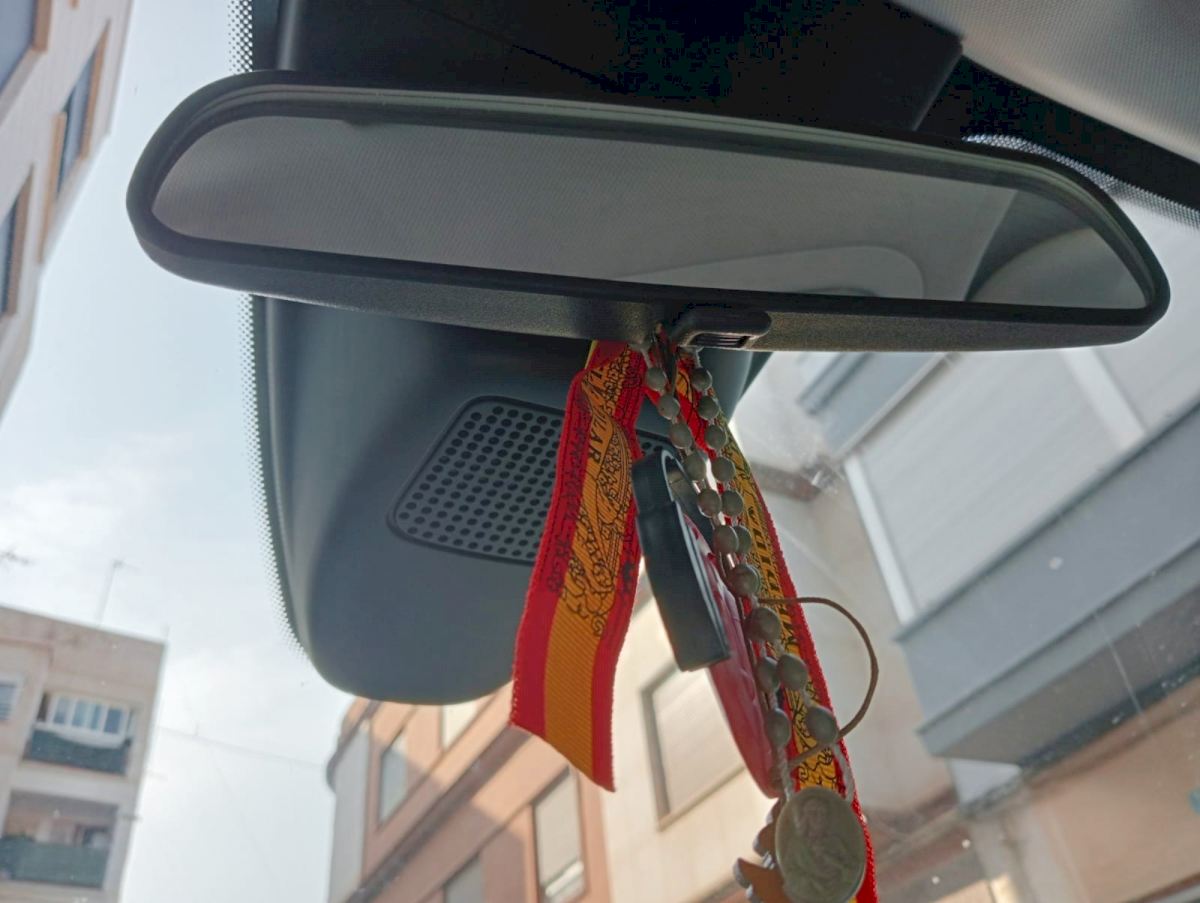 La multa por llevar el ambientador colgado en el espejo retrovisor del coche