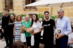 El coro ‘Les Veus de la Memòria’ celebra la llegada del verano en el Museo de la Seda, junto a ‘Titana’ y Susana Díaz Tejedor