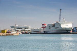 Evitan que una mujer se queme a lo bonzo en el Puerto de Valencia