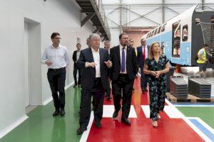 El presidente de Renfe, Raül Blanco, visita el centro tecnológico de Stadler Valencia