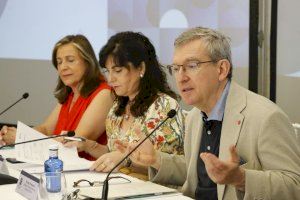 La UJI inaugura el curso de verano «Crimen y guerra en la literatura» con la presencia de tres premios Planeta