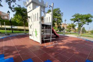 El Ayuntamiento renueva y reabre el parque infantil de la calle de l’Agrupació Musical de Massarrojos
