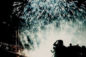 València ret homenatge a Nino Bravo amb un gran castell de focs artificials