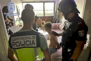 Un ex empleado de una pizzería de San Juan de Alicante protagoniza un robo a mano armada en el local