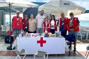 Cruz Roja lleva a la playa de l’Albir la campaña de sensibilización estival con un Taller de Estiramientos