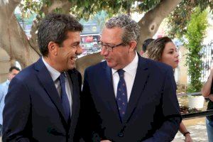 Mazón arropa a Toni Pérez como nuevo presidente de la Diputación de Alicante: el PP tiñe de azul la C. Valenciana