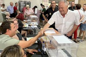 El subdelegat del Govern a Alacant, Carlos Sánchez Heras, ha visitat aquest matí un col·legi electoral d'Alcoi