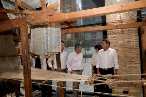 Carlos Mazón visita el Museu del Textil de la Comunitat Valenciana en Ontinyent