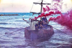 El V Gran Desembarco Moro en el Postiguet recrea imágenes de la batalla entre berberiscos y cristianos en el siglo XVI