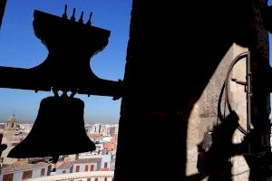 La compleja operación para bajar las campanas de la Iglesia Santa Catalina de Valencia que necesitan restaurarse