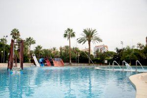 Possible delicte d'odi en una piscina de València: No deixen entrar a una dona amb vel al crit de “ves-te al teu país”