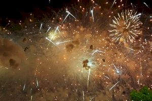 La pirotècnia Vulcano debuta al Castell de l’Olla amb un impressionant espectacle