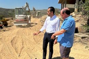 La Diputación de Castellón apuesta por la inversión y avanza en las obras de prolongación de la calle Oms de Les Useres