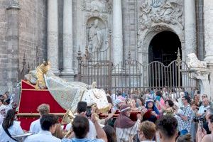 La ‘Dormición de la Virgen’ recorre Valencia con la procesión más antigua que se recuerda