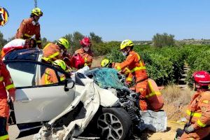 Tres heridos en un accidente entre una grúa y un coche en la CV-415 de Picassent