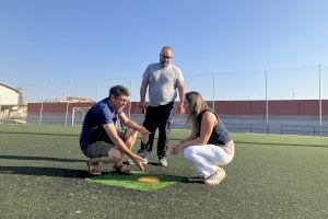 L'alcaldessa de Castelló anuncia la licitació del canvi de gespa del Gaetà Huguet B per a “la setmana vinent”