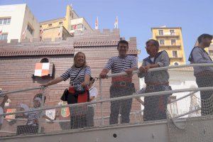 Marineros i Contrabandistas escenifiquen l’acte del “Contrabando” a la Plaça Major d’Ontinyent