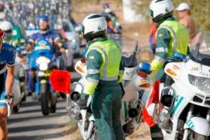 La Guardia Civil y la Policía Nacional exponen sus efectivos por “La Vuelta ciclista a España”