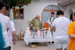 El Arzobispo visita la convivencia de verano de la Escuela de Animadores de Juniors M.D.