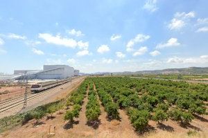 Dilema a Castelló: macroplanta solar o un gran magatzem per a taulells?