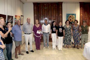 Burriana inaugura la exposición de bolillos y pinturas por la Misericordia