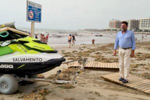 Alicante acelera la limpieza y el acondicionamiento de sus playas tras el paso de la DANA