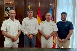 El Comandante Naval de Alicante, Joaquín Vegara, visita el Alcalde de Villajoyosa, Marcos Zaragoza