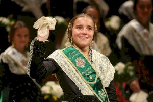 Una emocionada Vega Torrejón Garrote, Reina Infantil de las fiestas de la Magdalena 2024 en Castellón