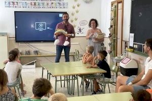 El concurs de mascotes de la Biblioteca de Benitatxell compleix 10 anys i busca al seu nou peluix