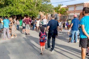 STEPV apoya a las concentraciones del profesorado afectado por las adjudicaciones