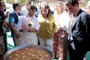 En el Dia Mundial de la Paella, un japonés s'emporta el premi a casa: ha guanyat el concurs de paelles a València