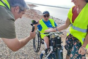 El bloguero Miguel Nonay, fundador del blog Viajerossinlimite, participa en una visita guiada a las Salinas de Torrevieja