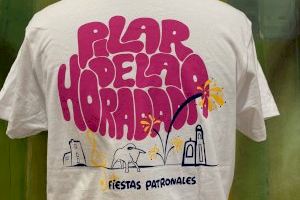 Pilar de la Horadada presenta la camiseta de las Fiestas Patronales, símbolo de unidad y celebración