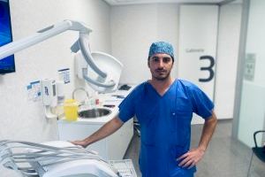 Experto de Vithas advierte de las tendencias en redes sociales que ponen en peligro la salud bucodental