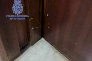 Descubren in fraganti a dos ladrones poniendo testigos en puertas de Valencia para controlar a los vecinos