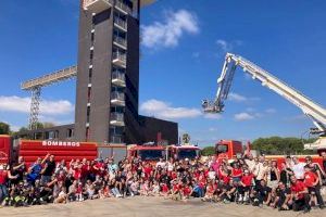 Los Bomberos de Alicante participan en un calendario solidario para apoyar la lucha contra el cáncer infantil