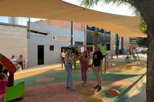 Instalan un sombraje en un parque infantil del barrio Carbonaire de la Vall d'Uixó