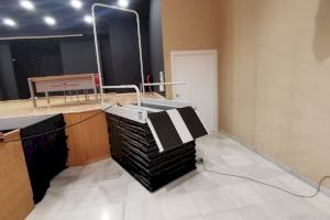 L'Ajuntament d'Almenara adquireix una plataforma elevadora per a facilitar l'accessibilitat a l'escenari del Centre de Cultura Paulo Freire