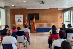 Nuria Montes entrega los distintivos de Municipio Turístico y Fiestas de Interés Turístico Autonómico de la provincia de Valencia