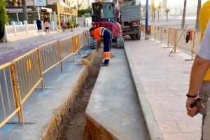 Benidorm renueva la canalización del alumbrado público y los servicios municipales en la playa de Poniente